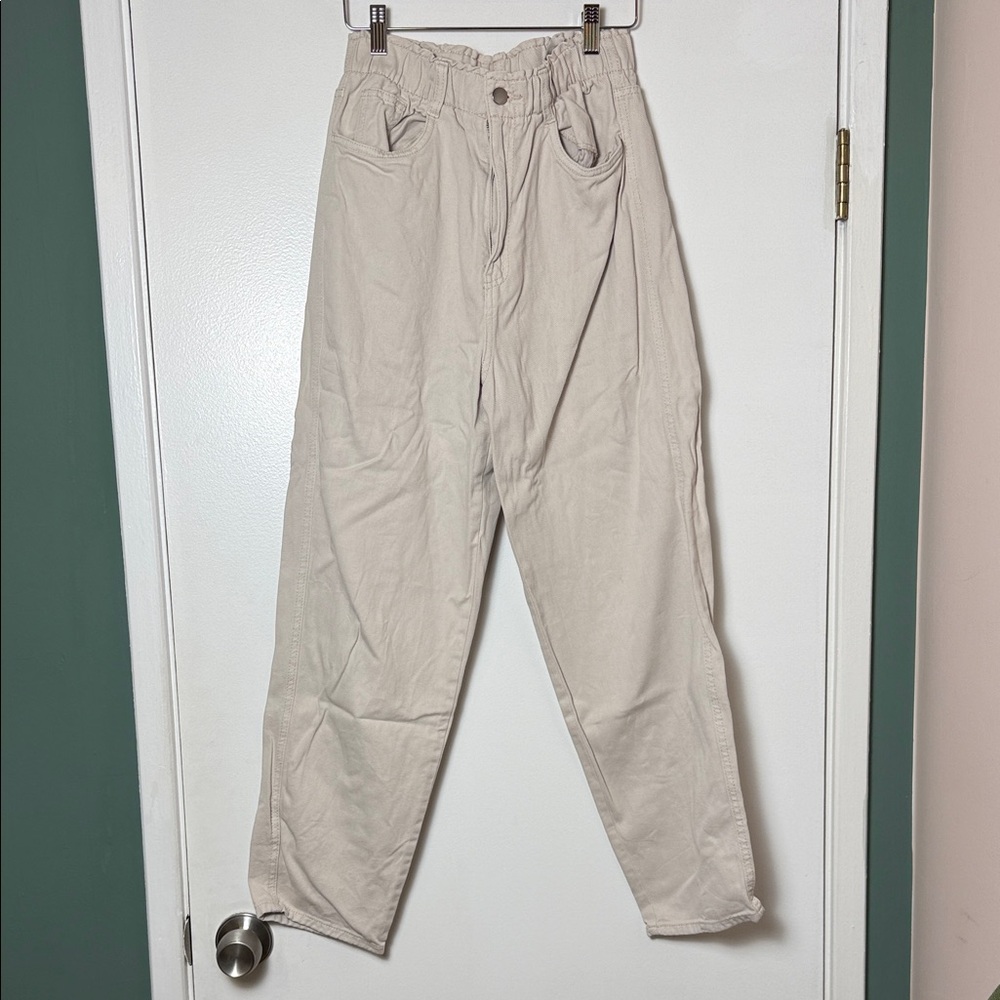 H&M Women's Beige High Rise Tapered Pants - Size 04
